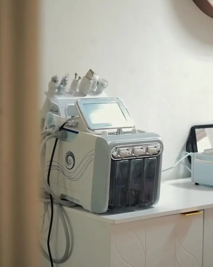 Hydrodermabrasion machine of the kind used for HydroFacials